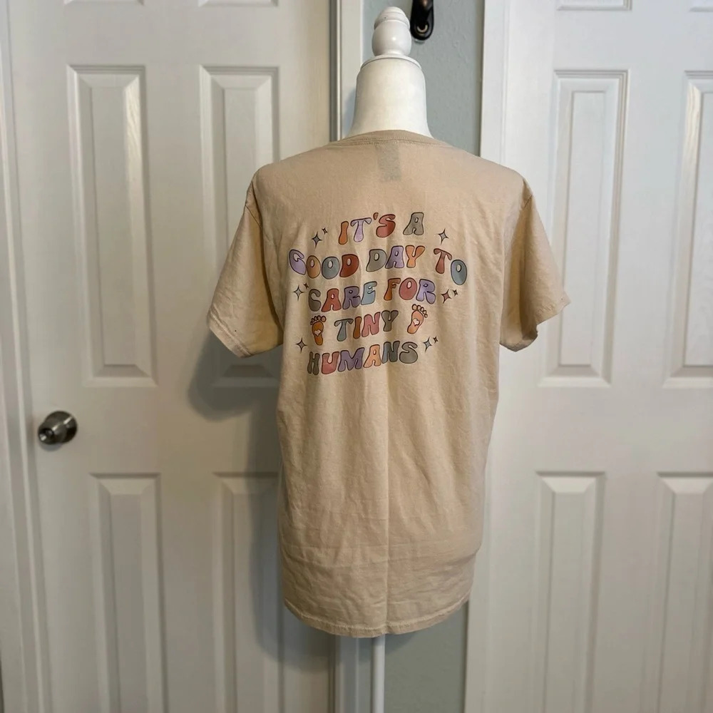 Peds Crew Print Beige Tee Size Medium - Picture 5 of 5